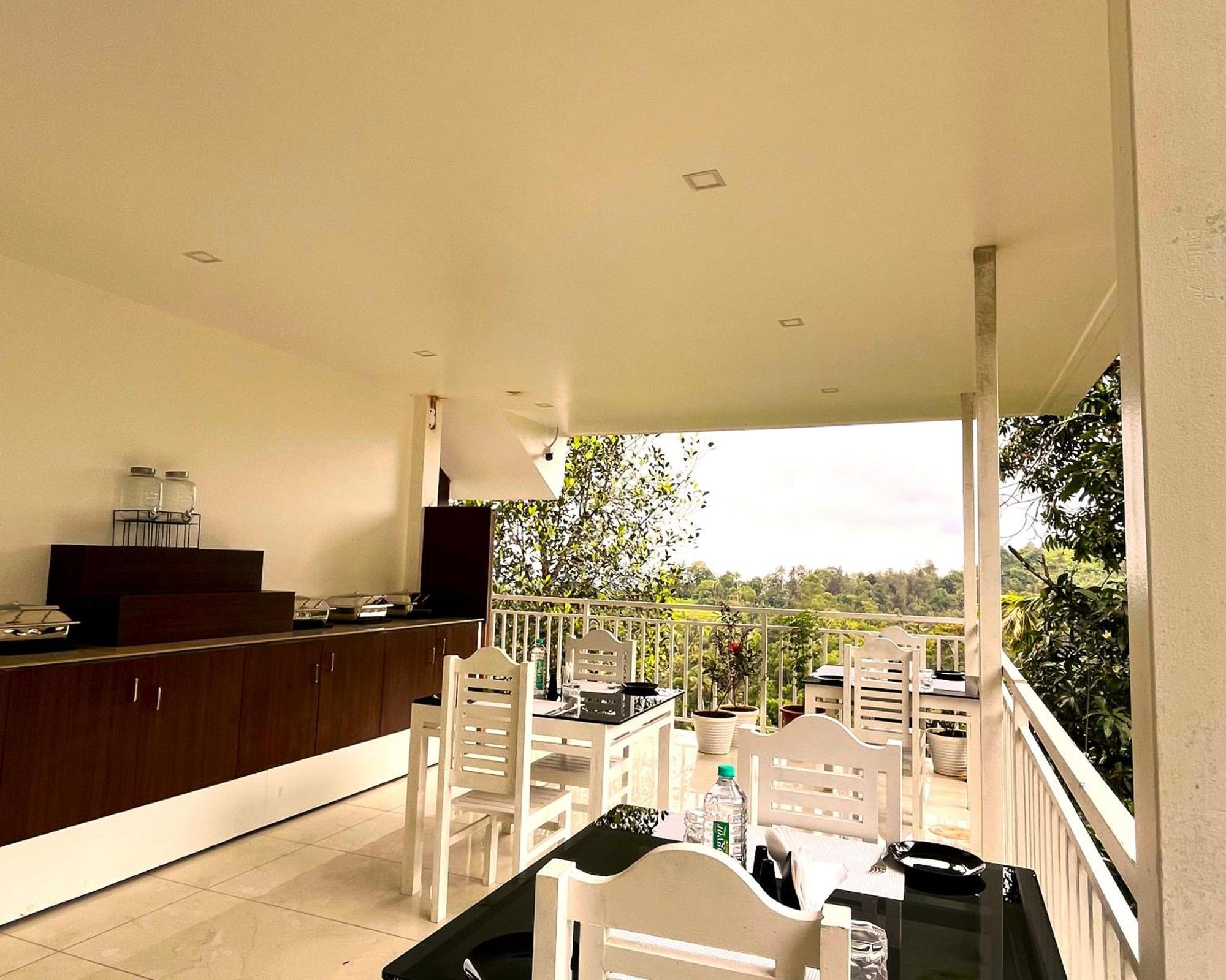 Aura Springs Resort Anachal 外观 照片